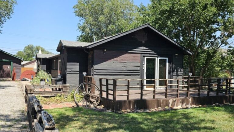 Front view of 107 W. Curtis St. Liberal, KS