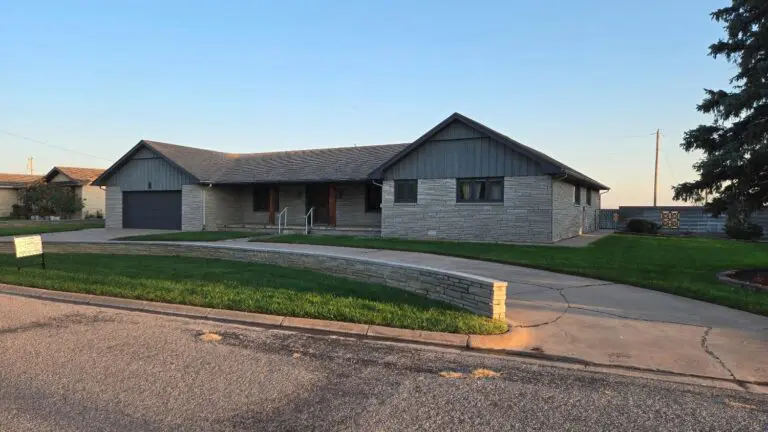 Front view of 102 Pinehurst, Plains, KS