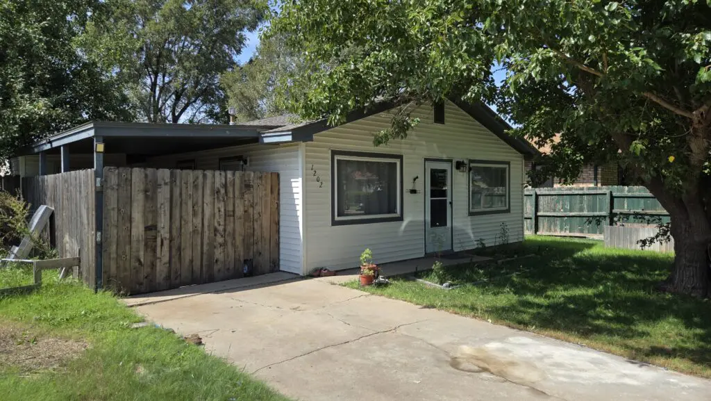 20250919_133610 Front view of 1202 S. Washington Ave. Liberal, KS